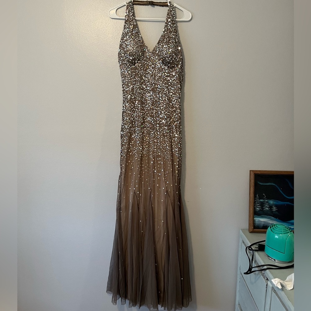 Sz M formal dress very pretty